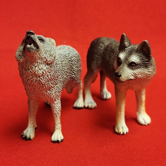 Schw Gmünd Grey Brown Wolves Figurine Wild Life Collection - Picture 1 of 11